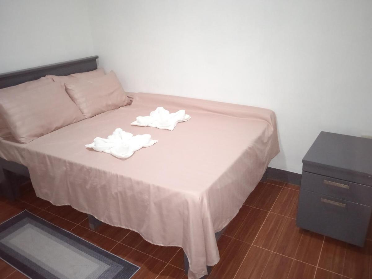 Sarah'S Garden Bnb & Spa Bed & Breakfast Clarin  Exterior foto
