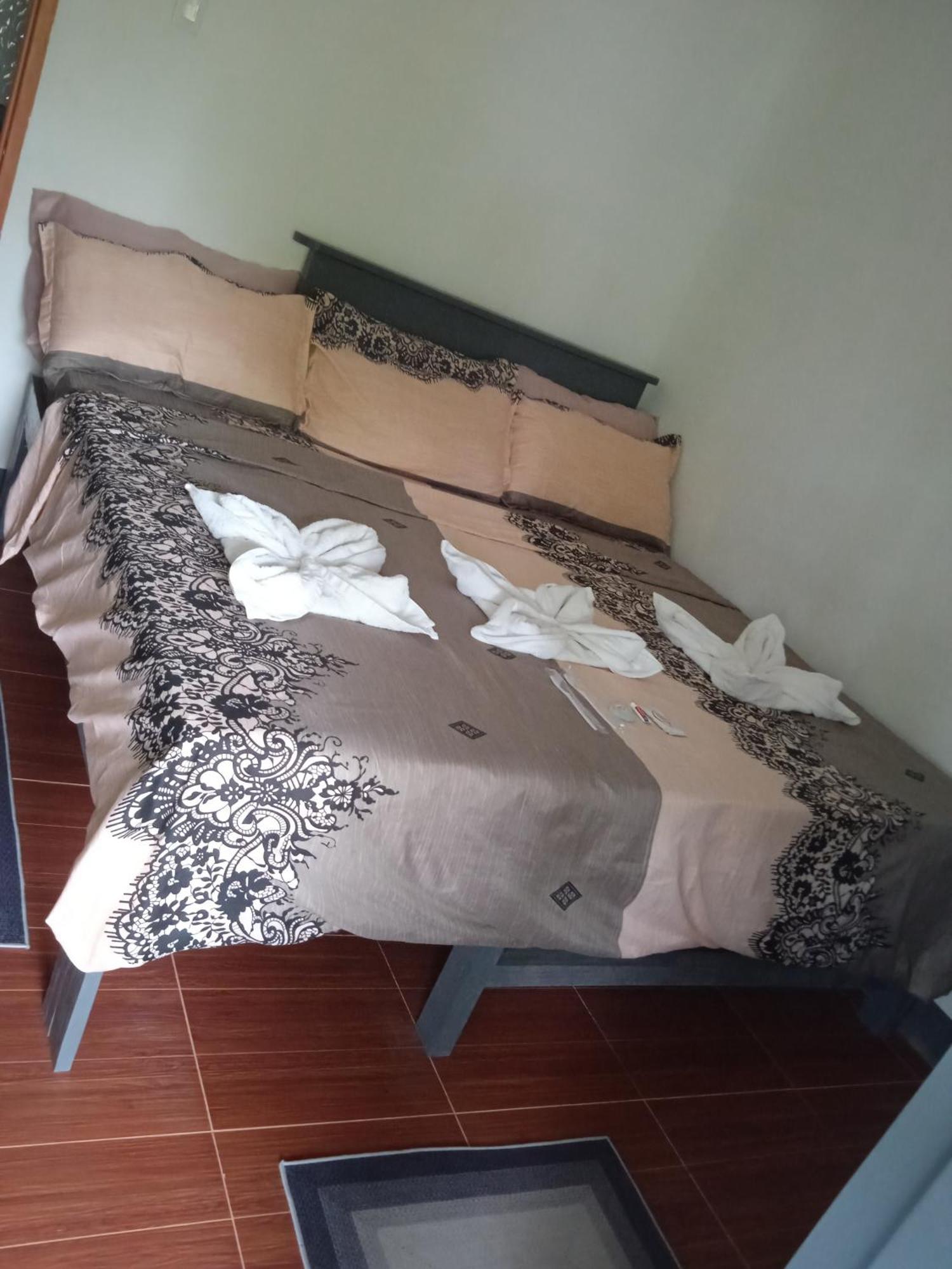 Sarah'S Garden Bnb & Spa Bed & Breakfast Clarin  Exterior foto