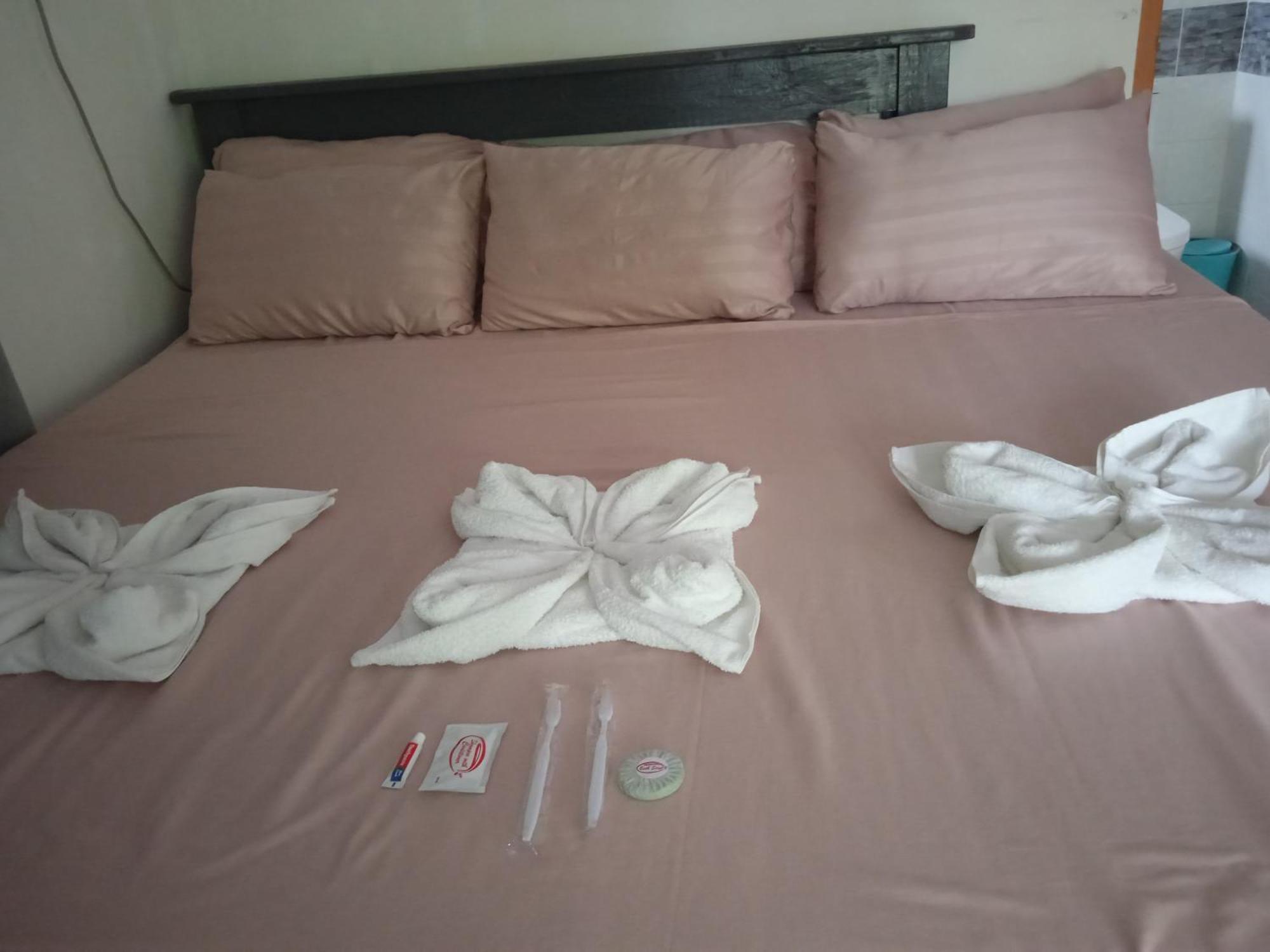 Sarah'S Garden Bnb & Spa Bed & Breakfast Clarin  Exterior foto